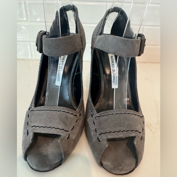 Manolo Blahnik Reata suede peep-toe Mary Jane pumps in grey size 37 - Picture 5 of 9